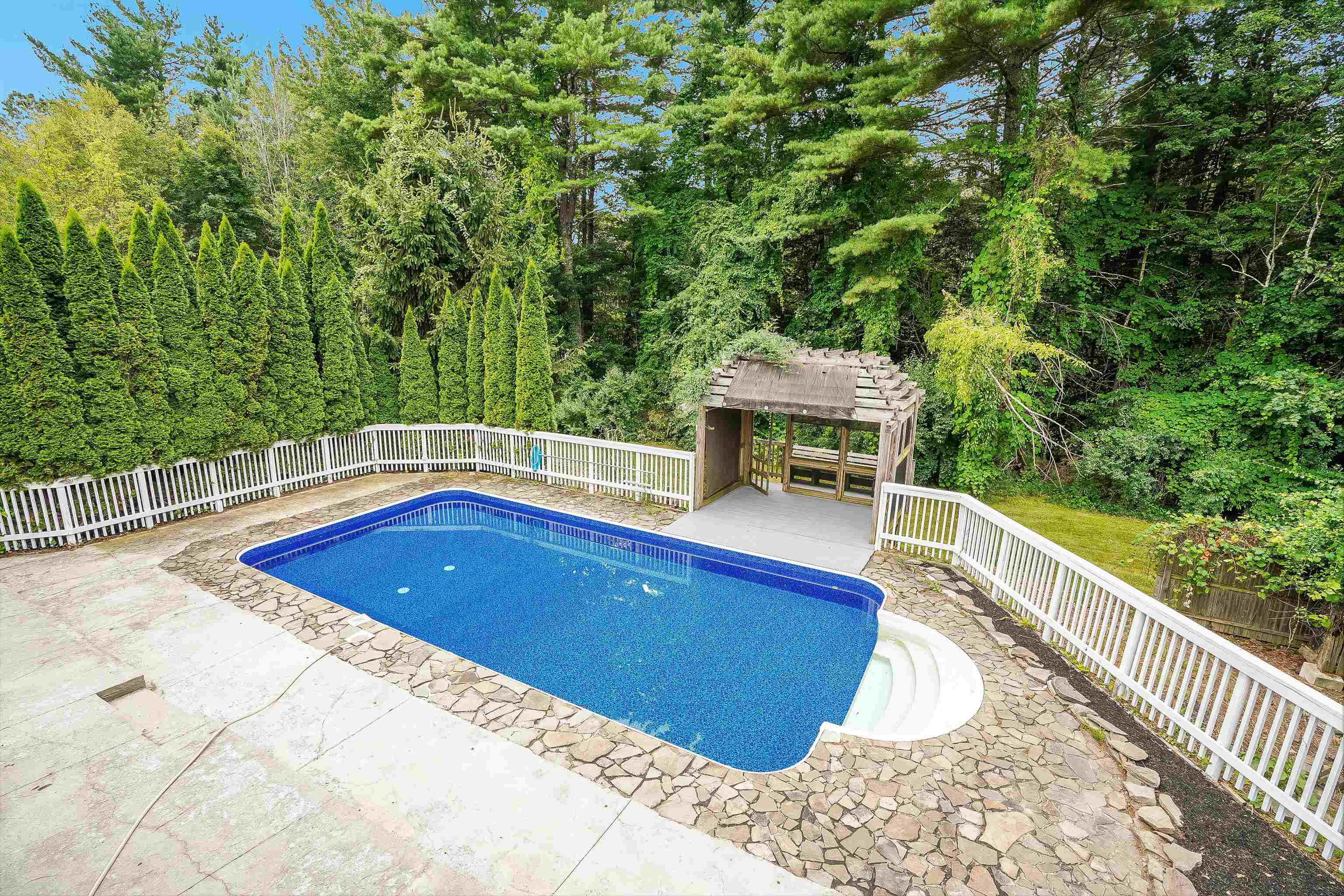 198 Main Street Sandown, NH 03873 - Photo 37 of 49