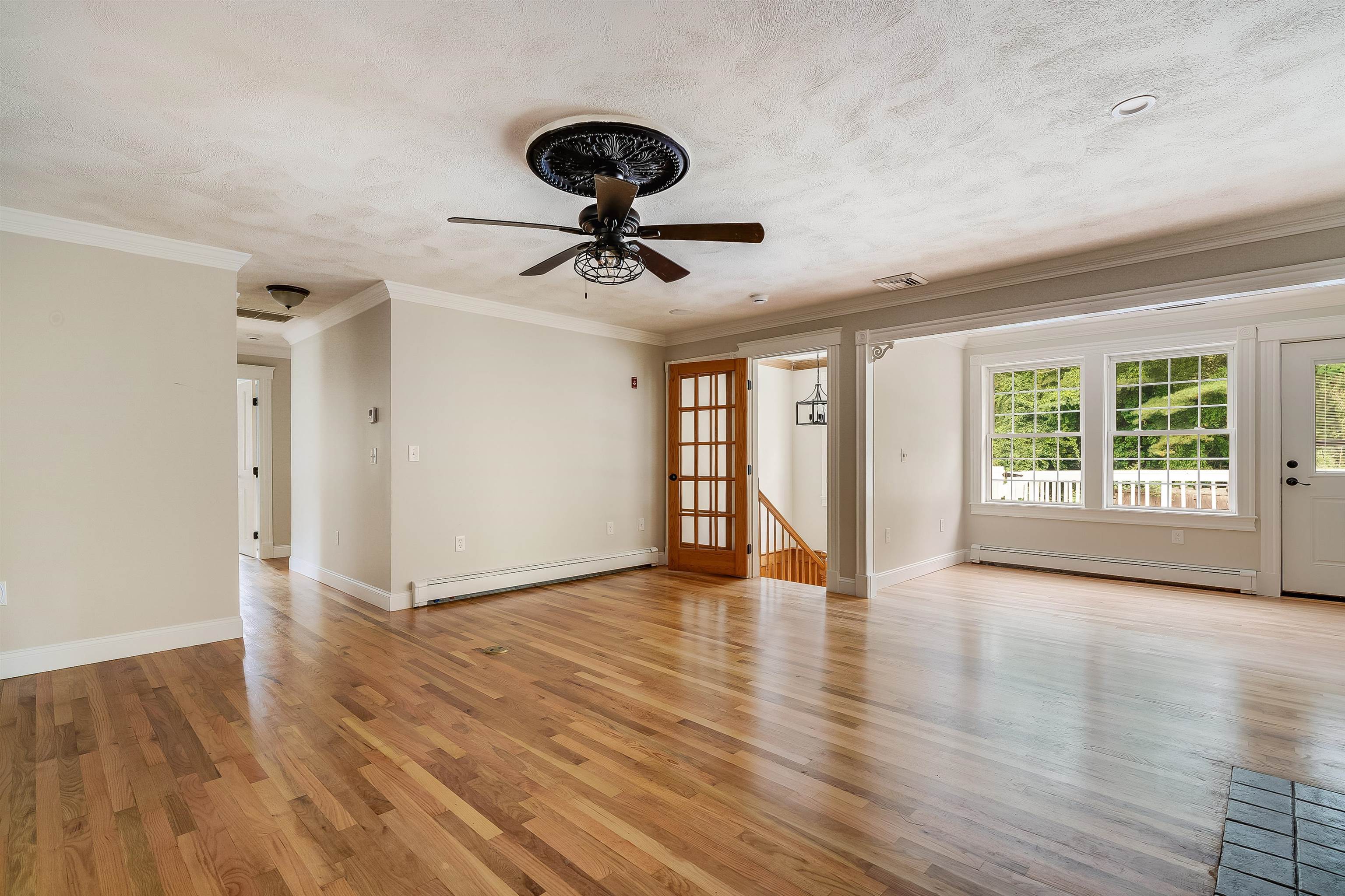 198 Main Street Sandown, NH 03873 - Photo 4 of 49