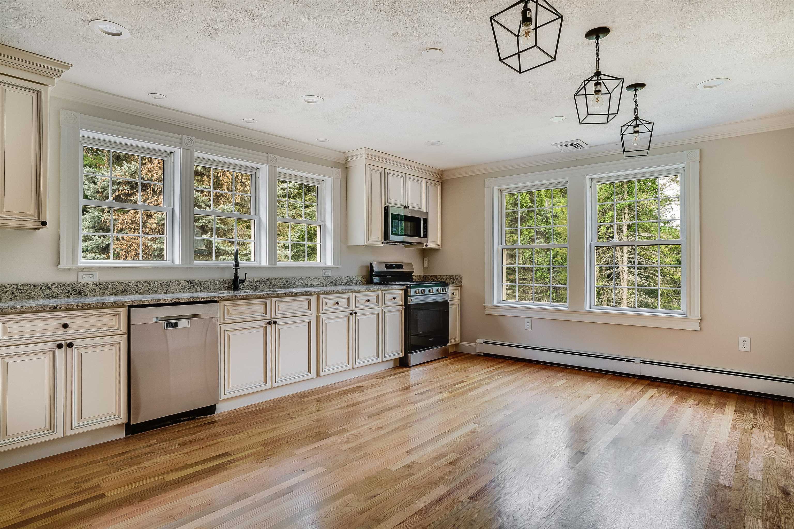 198 Main Street Sandown, NH 03873 - Photo 6 of 49