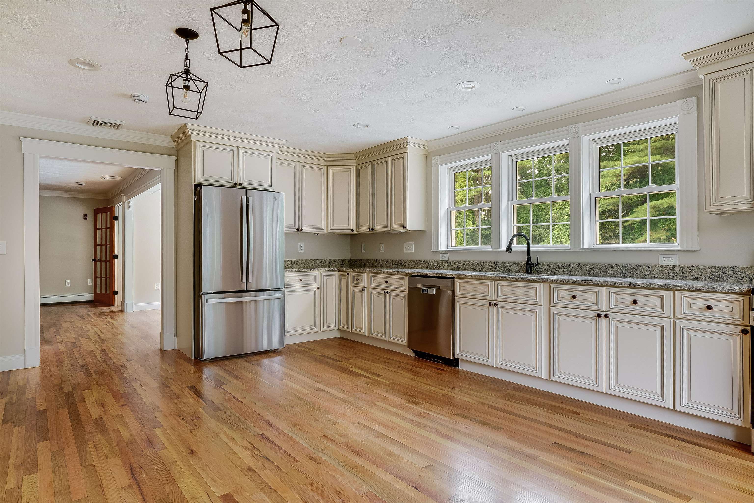 198 Main Street Sandown, NH 03873 - Photo 7 of 49