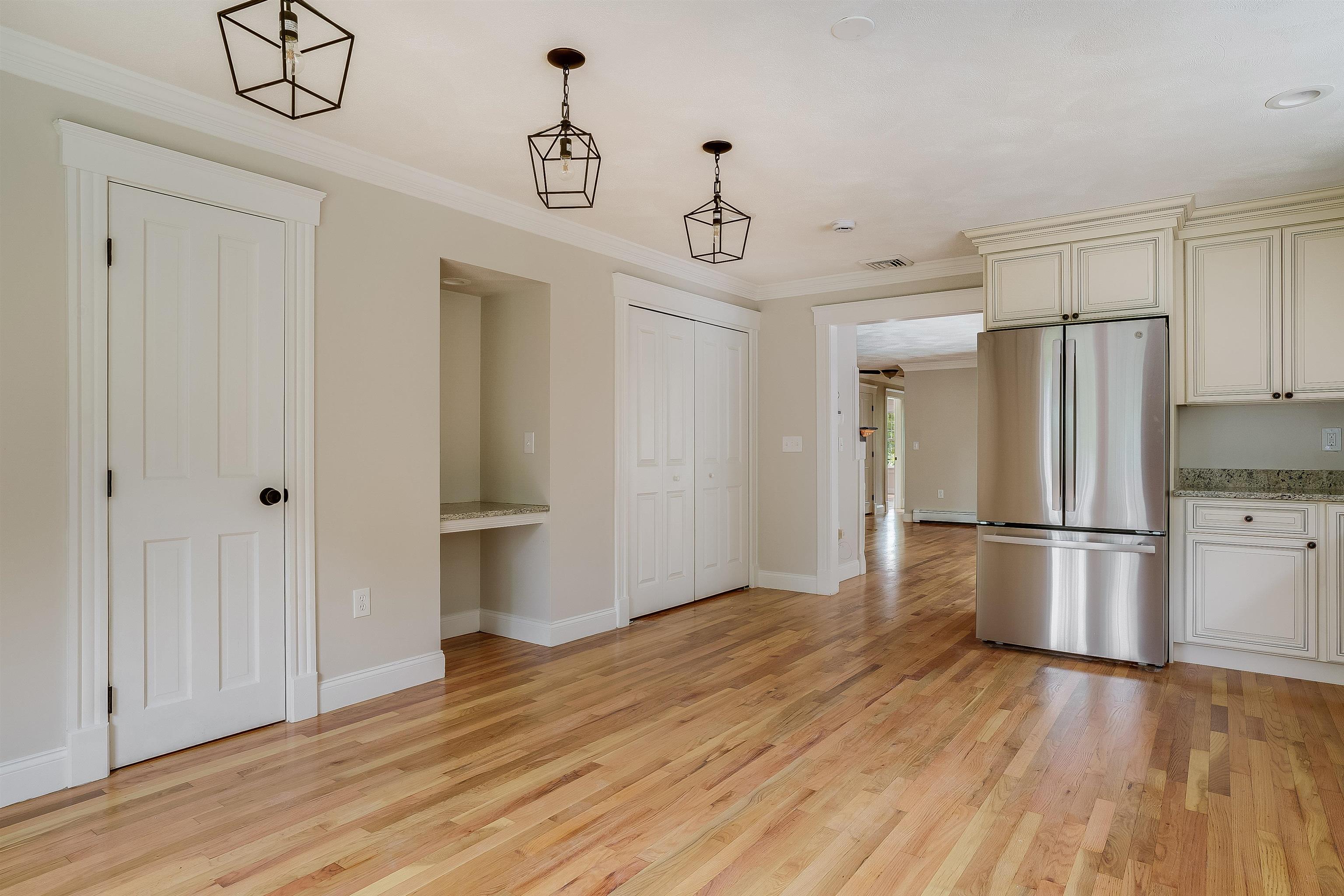 198 Main Street Sandown, NH 03873 - Photo 8 of 49