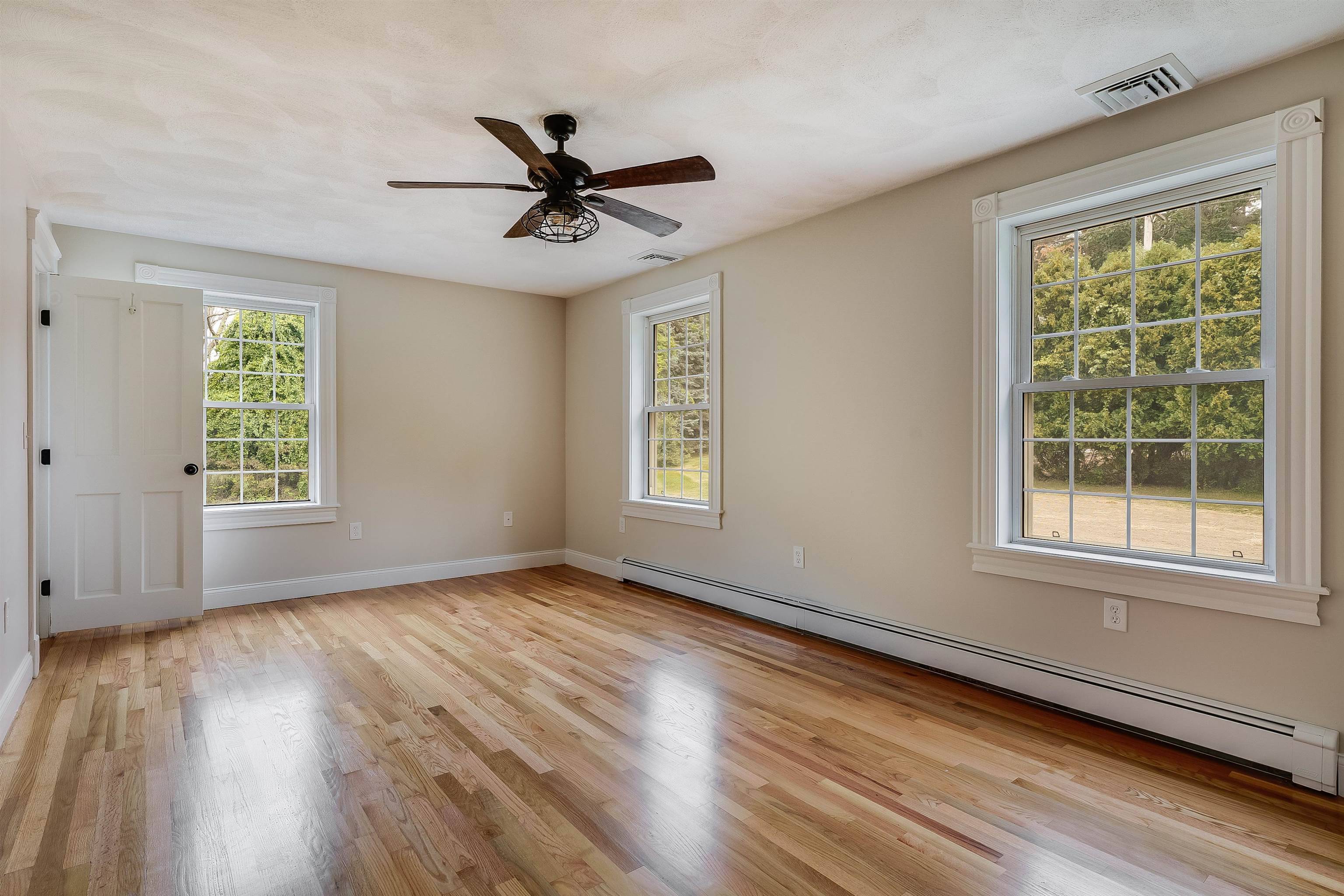 198 Main Street Sandown, NH 03873 - Photo 10 of 49