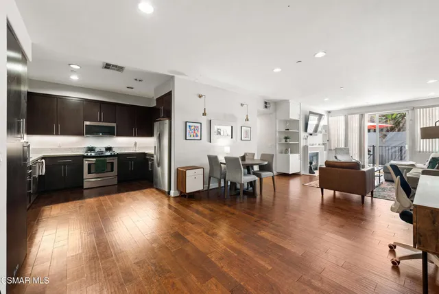 $849,000 | 10878 Bloomfield Street, Unit 107, Toluca Lake, CA 91602