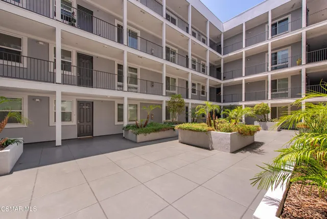$849,000 | 10878 Bloomfield Street, Unit 107, Toluca Lake, CA 91602