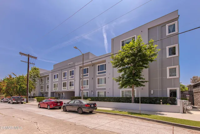 $849,000 | 10878 Bloomfield Street, Unit 107, Toluca Lake, CA 91602