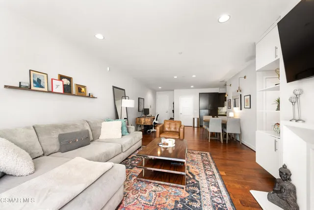 $849,000 | 10878 Bloomfield Street, Unit 107, Toluca Lake, CA 91602