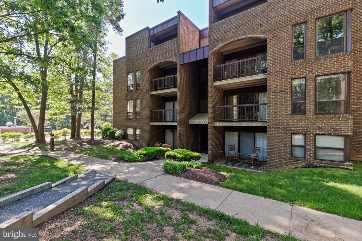 11200 Chestnut Grove Square, Unit 103 Reston, VA 20190 - Photo 2 of 33 Gallery Image 2