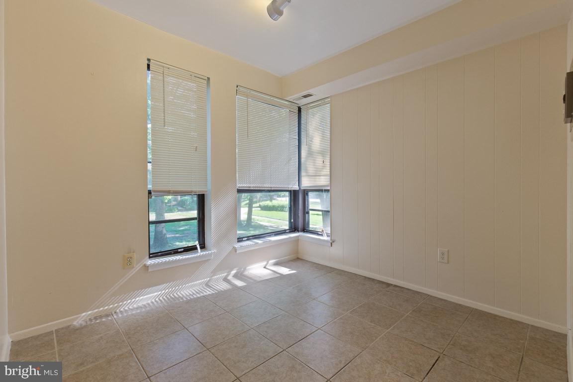 11200 Chestnut Grove Square, Unit 103 Reston, VA 20190 - Photo 20 of 33 Gallery Image 20
