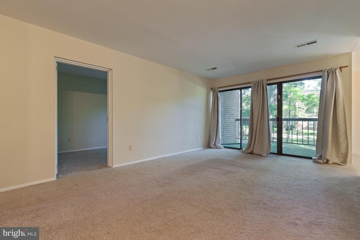 11200 Chestnut Grove Square, Unit 103 Reston, VA 20190 - Photo 4 of 33 Gallery Image 4