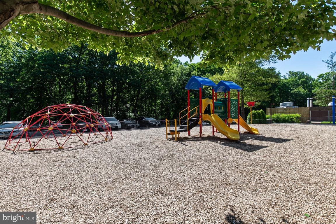 11200 Chestnut Grove Square, Unit 103 Reston, VA 20190 - Photo 32 of 33 Gallery Image 32