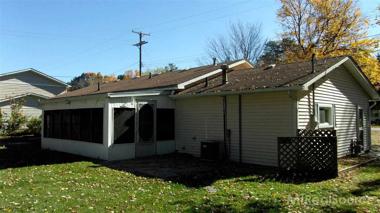 9173 Field Road Algonac, MI 48001 - Photo 6 of 30 31217890-5.JPG