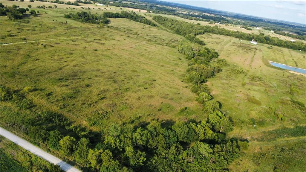 36707 Spring Valley Road Louisburg, KS 66053 - Photo 6 of 21