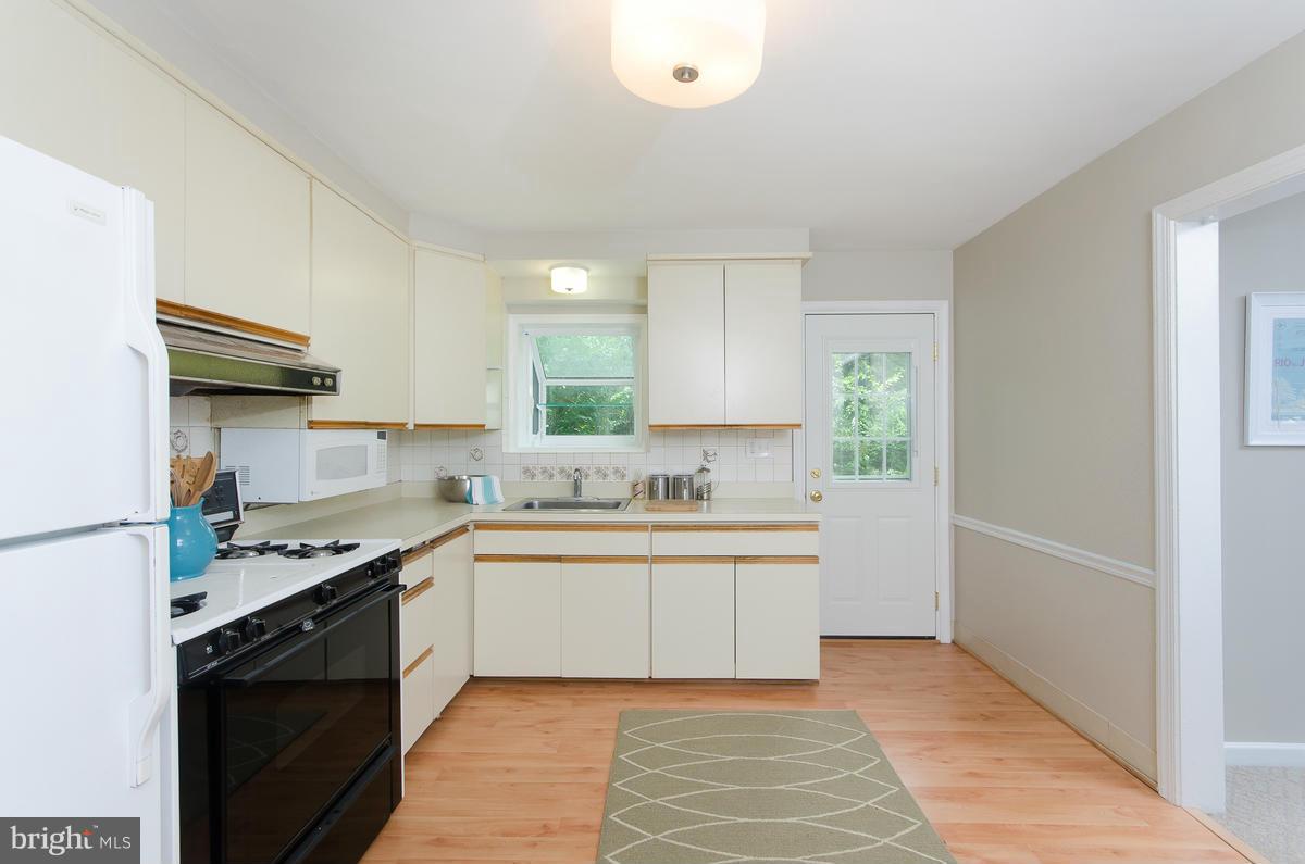 9306 Wire Avenue Silver Spring, MD 20901 - Photo 12 of 29 Large, Eat-In Kitchen