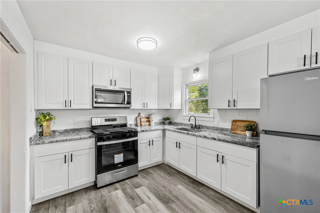 1704 South 41st Street Temple, TX 76504 - Photo 13 of 29 Kitchen