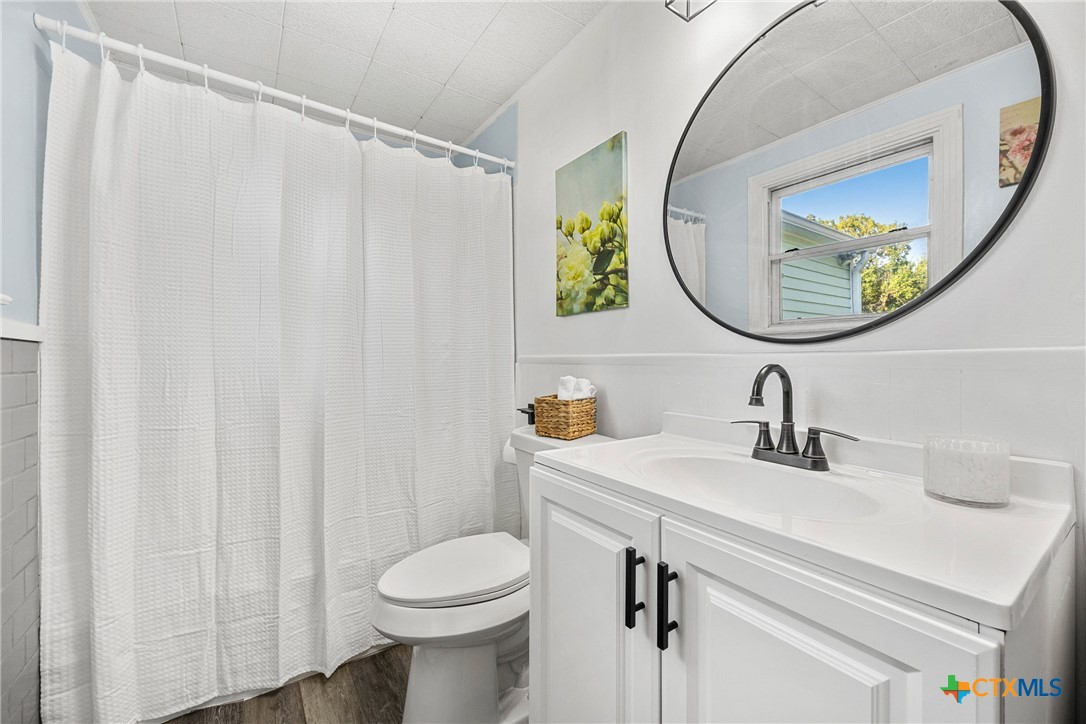 1704 South 41st Street Temple, TX 76504 - Photo 23 of 29 Primary Bathroom