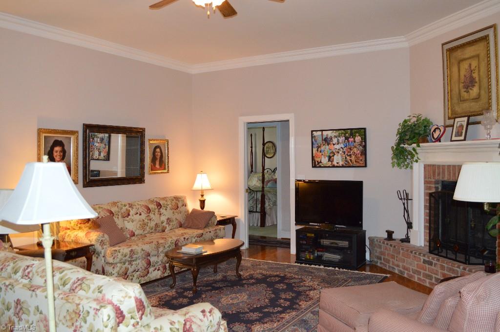 7069 Lanier Road Summerfield, NC 27358 - Photo 7 of 30 Living Room