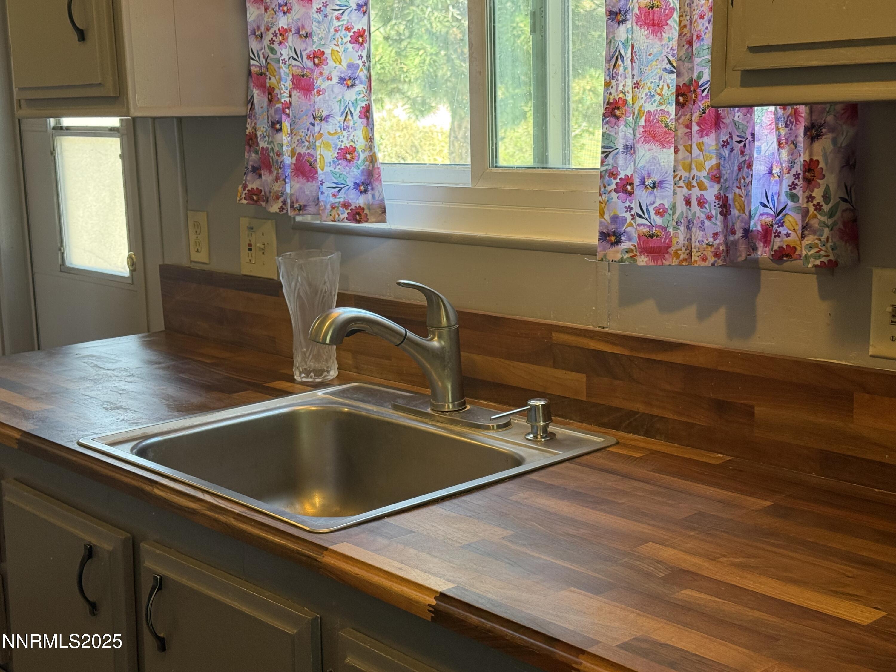 3875 Granite Way Topaz Ranch Estates, NV 89444 - Photo 5 of 31 KITCHEN SINK