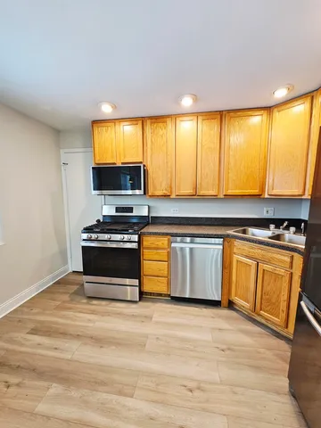 $2,200 | 1550 Sandpebble Drive, Unit 210, Wheeling, IL 60090