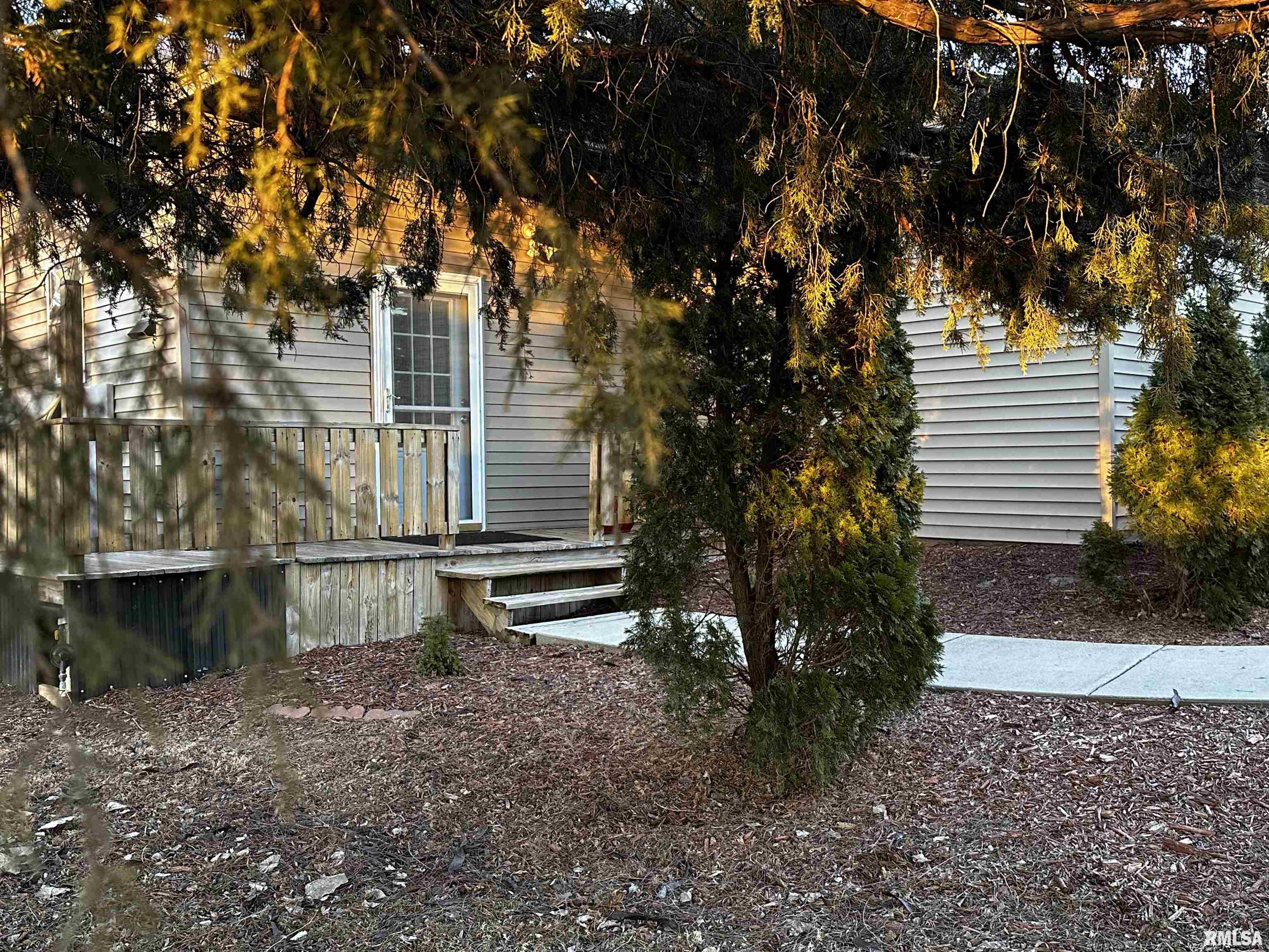 2068 New Lake Road Jacksonville, IL 62650 - Photo 11 of 60