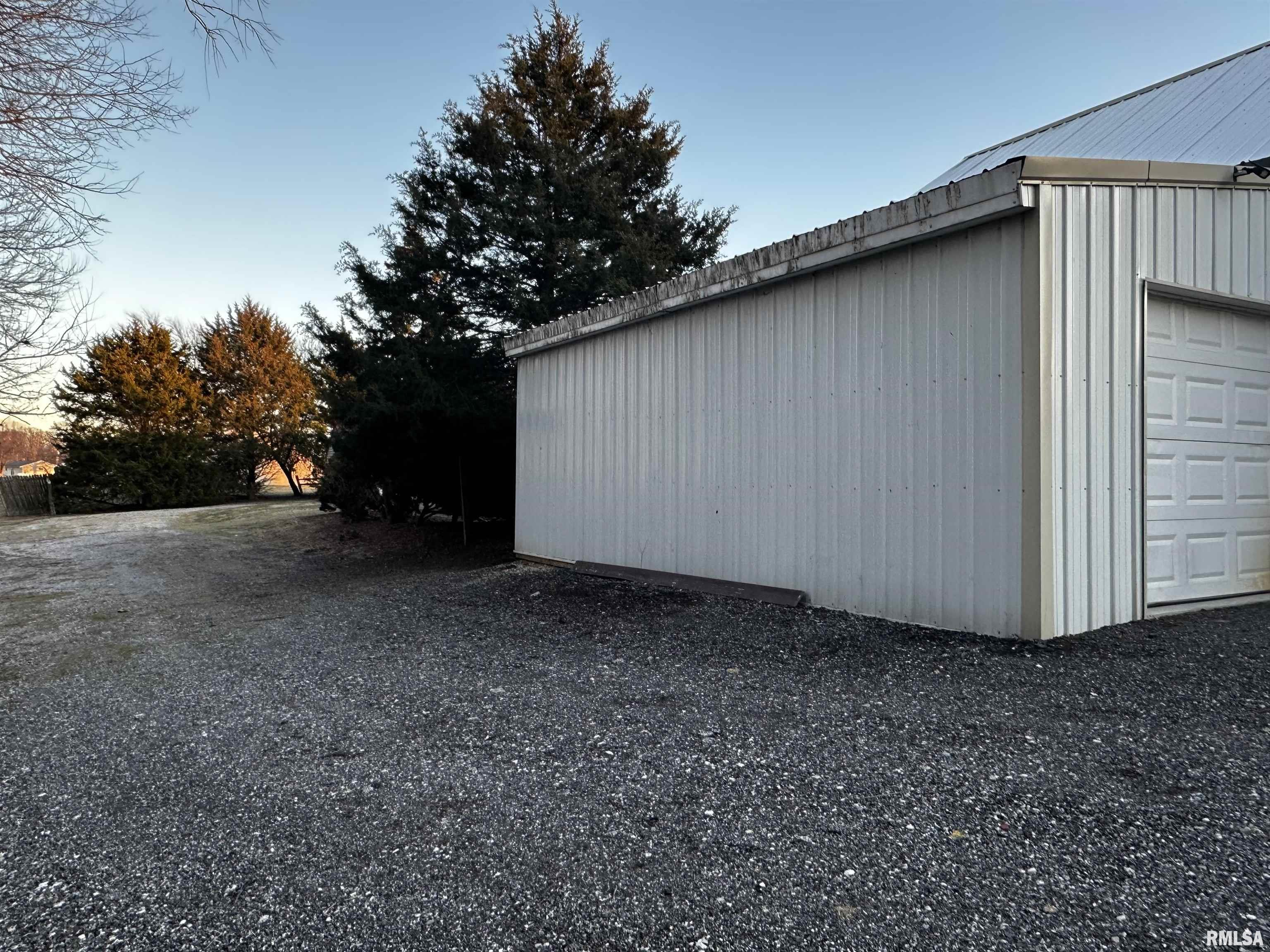 2068 New Lake Road Jacksonville, IL 62650 - Photo 13 of 60