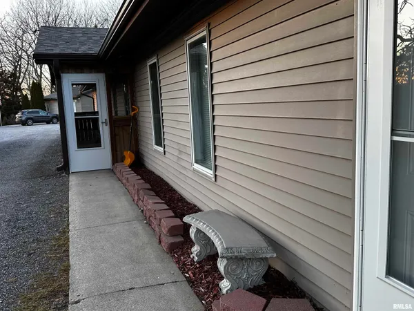 $289,900 | 2068 New Lake Road, Jacksonville, IL 62650