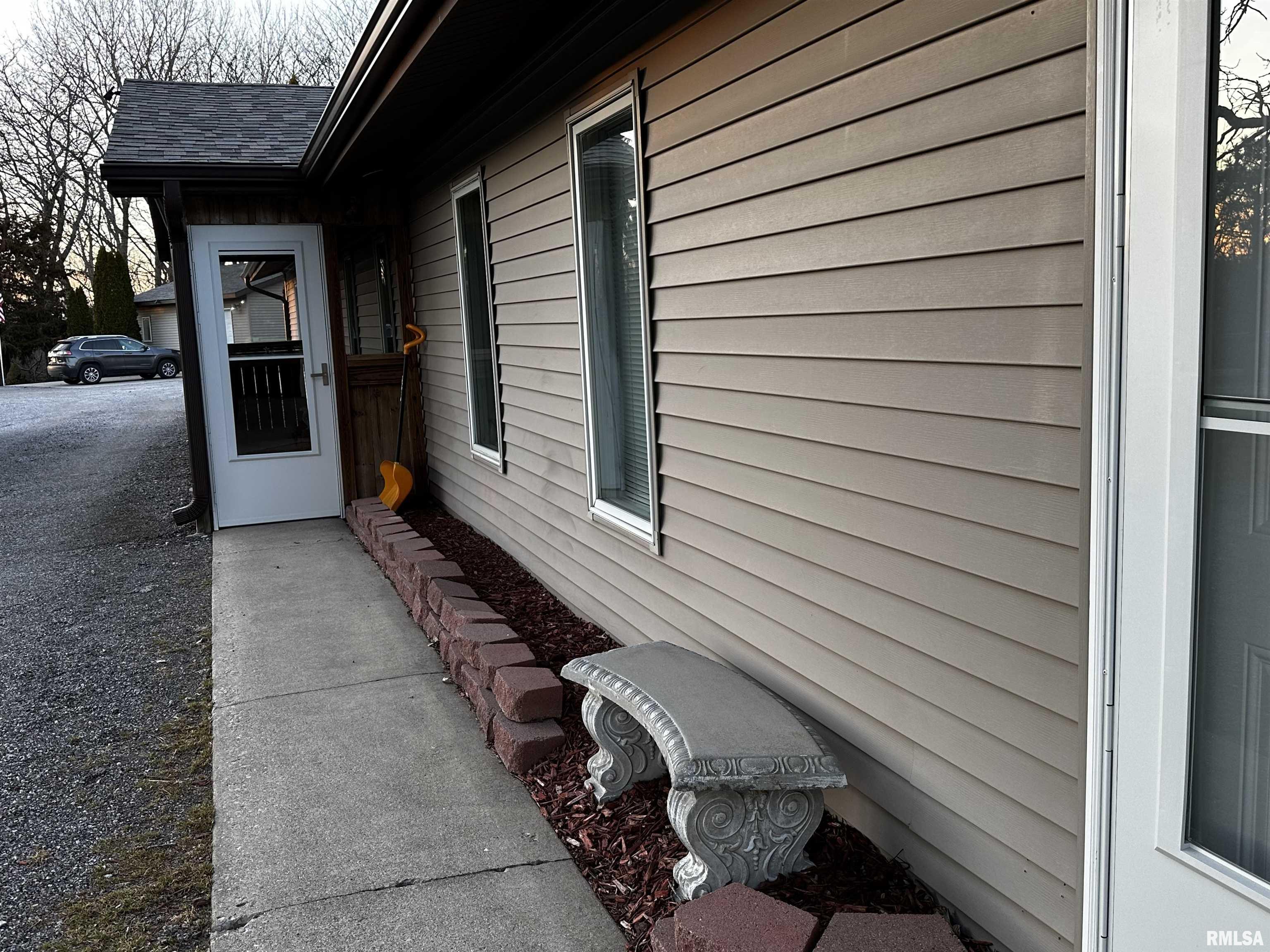 2068 New Lake Road Jacksonville, IL 62650 - Photo 14 of 60