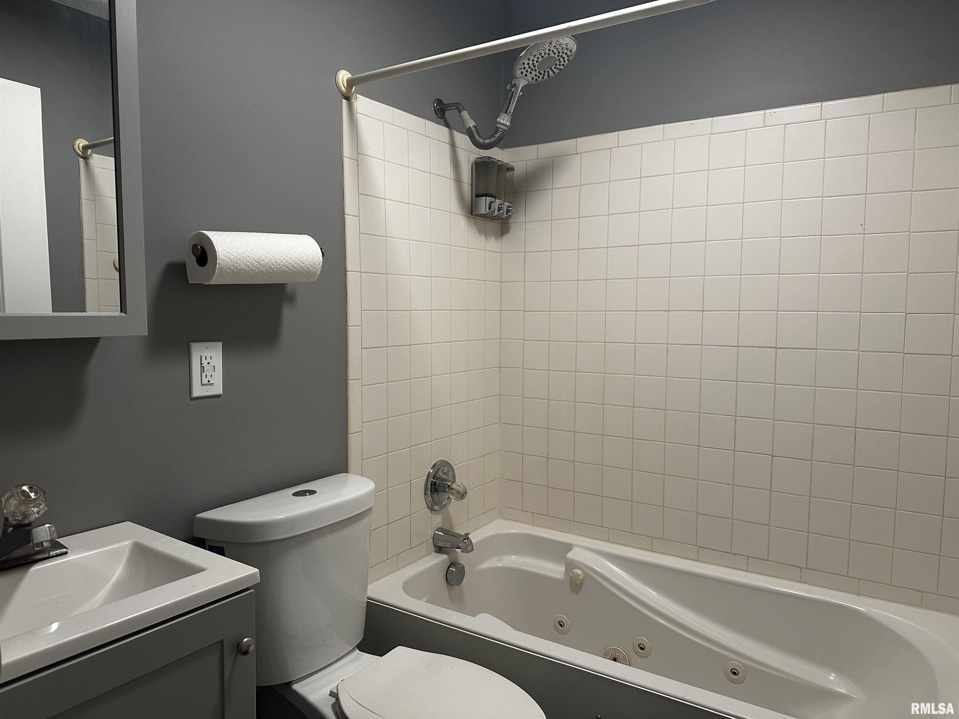 2068 New Lake Road Jacksonville, IL 62650 - Photo 26 of 60