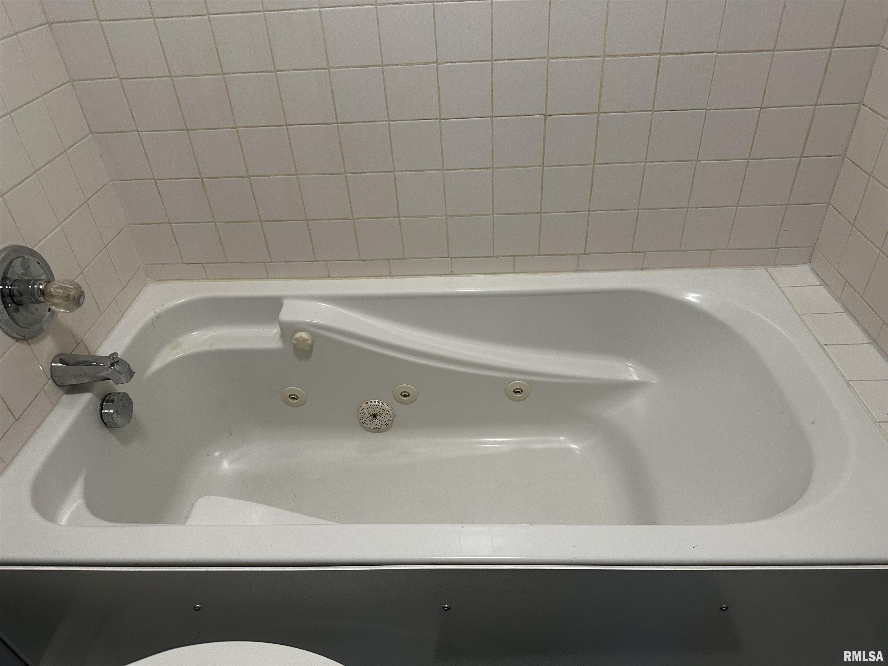 2068 New Lake Road Jacksonville, IL 62650 - Photo 27 of 60