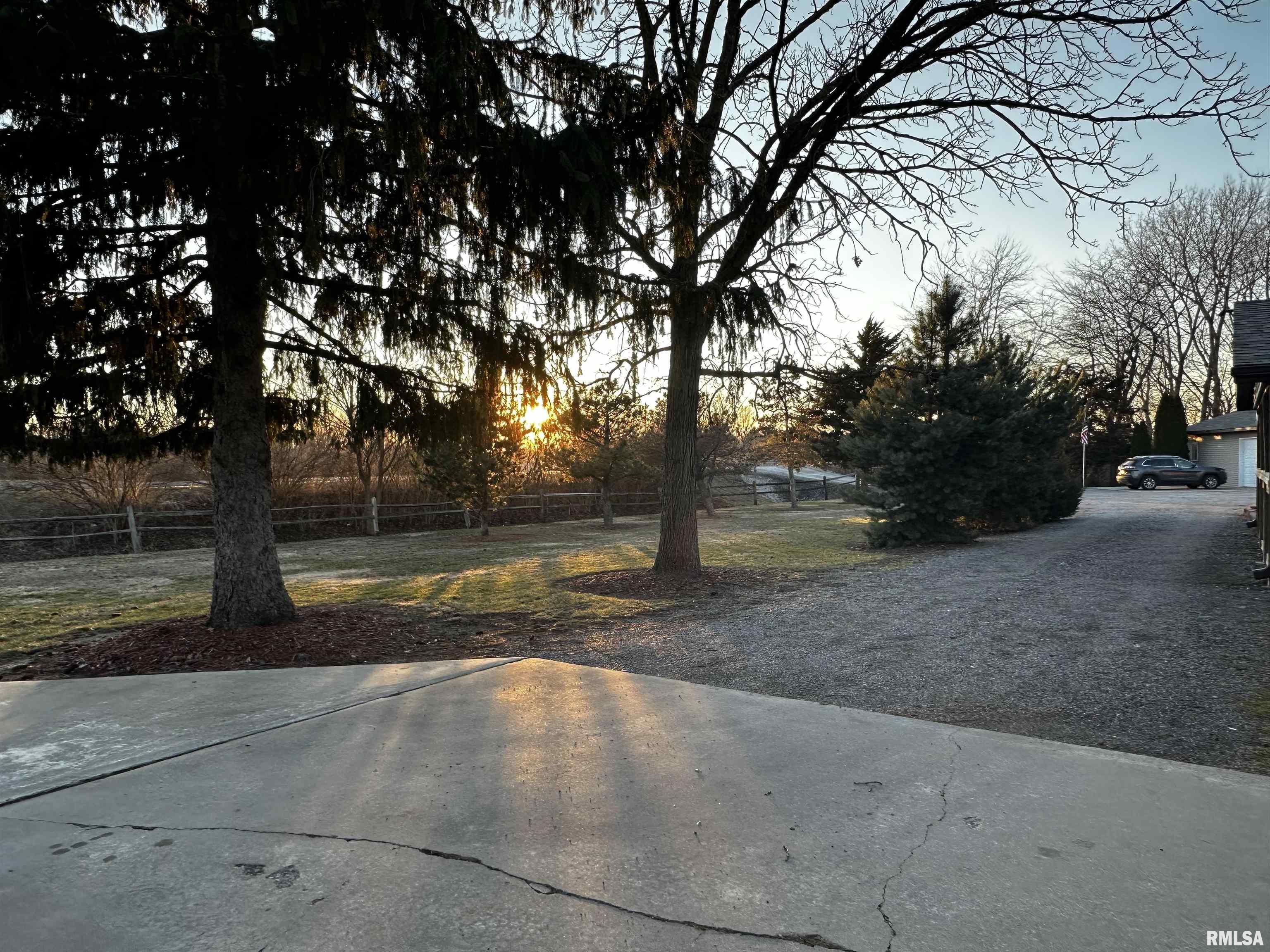 2068 New Lake Road Jacksonville, IL 62650 - Photo 3 of 60