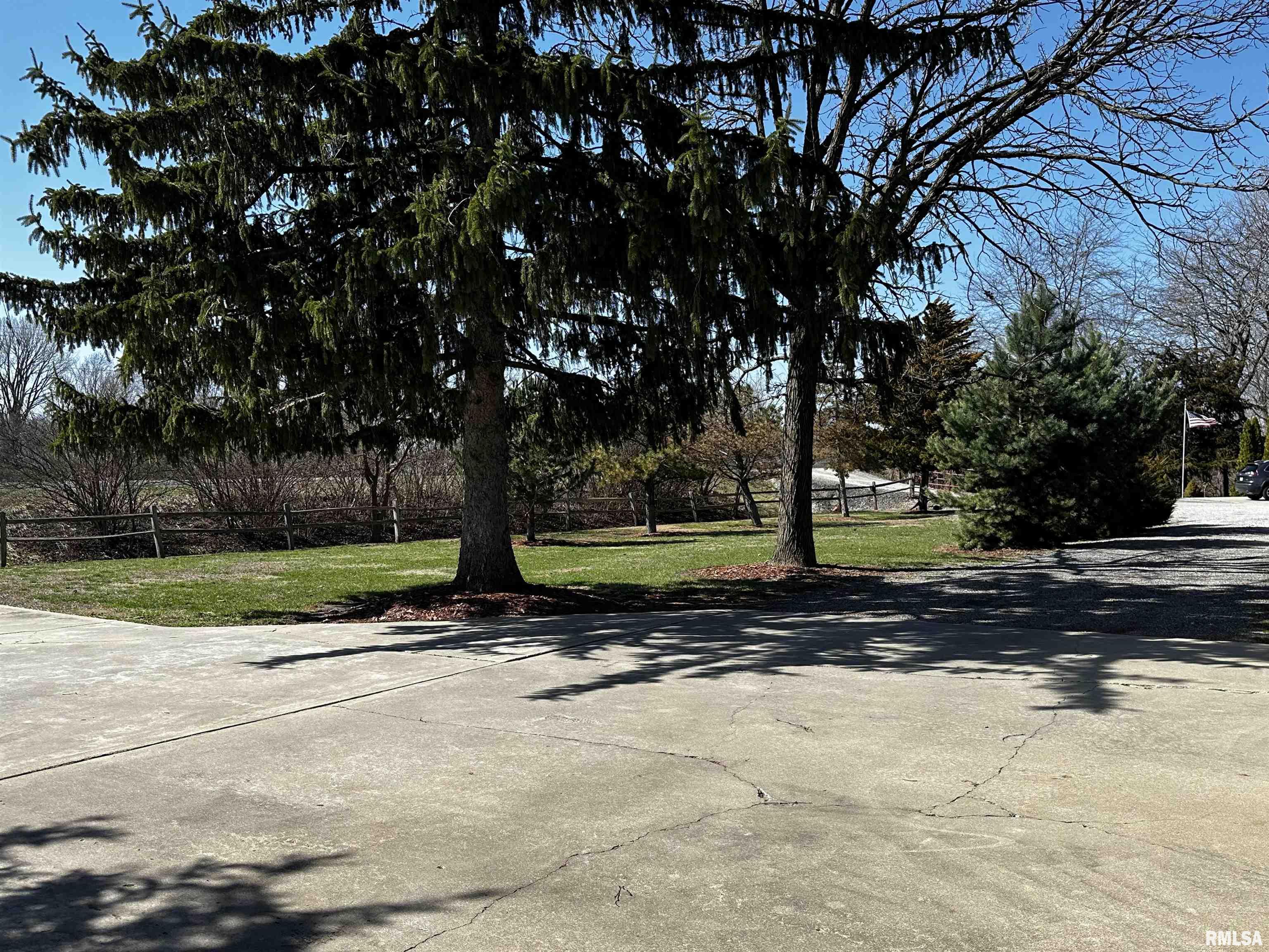 2068 New Lake Road Jacksonville, IL 62650 - Photo 40 of 60