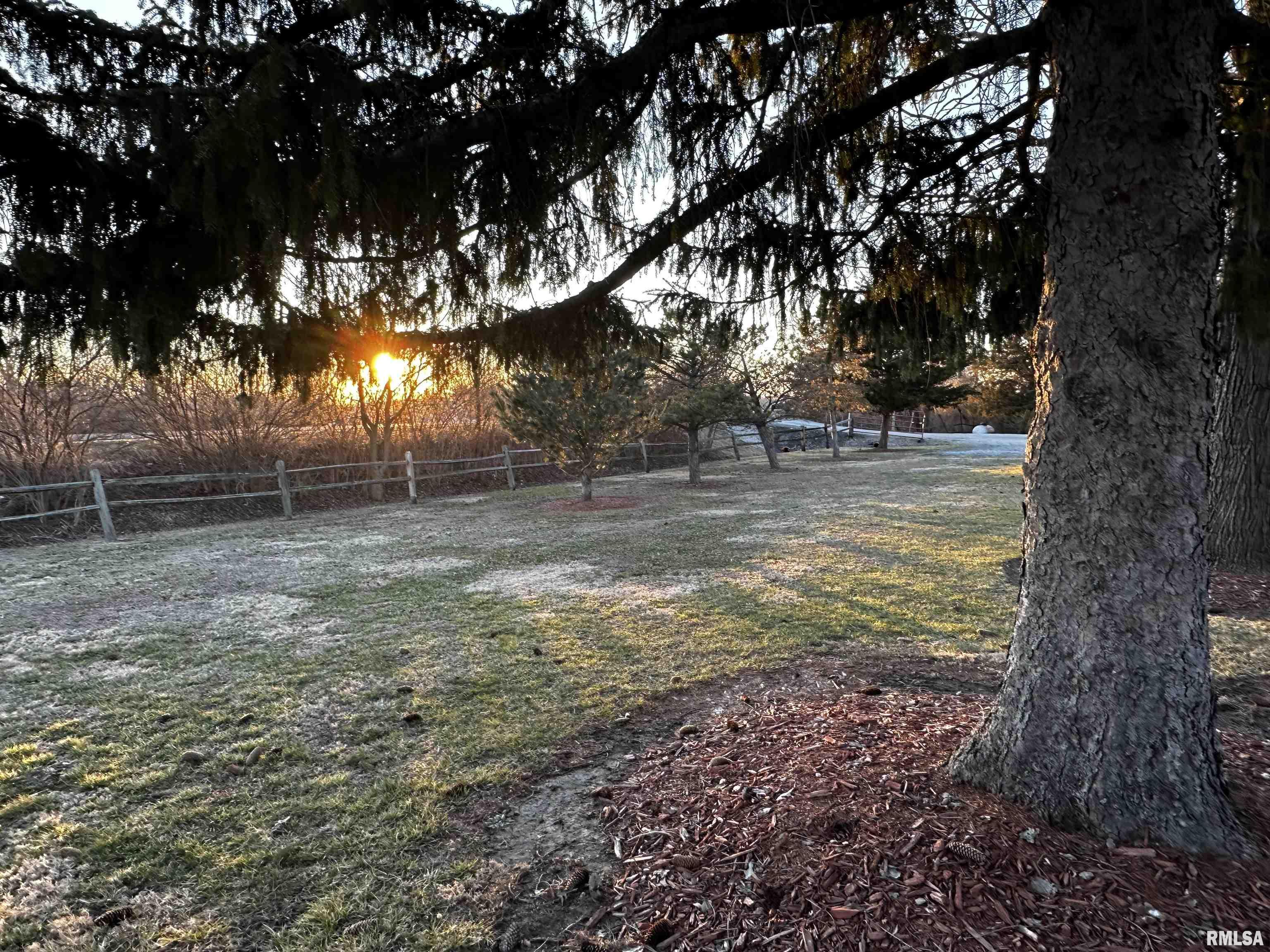 2068 New Lake Road Jacksonville, IL 62650 - Photo 4 of 60