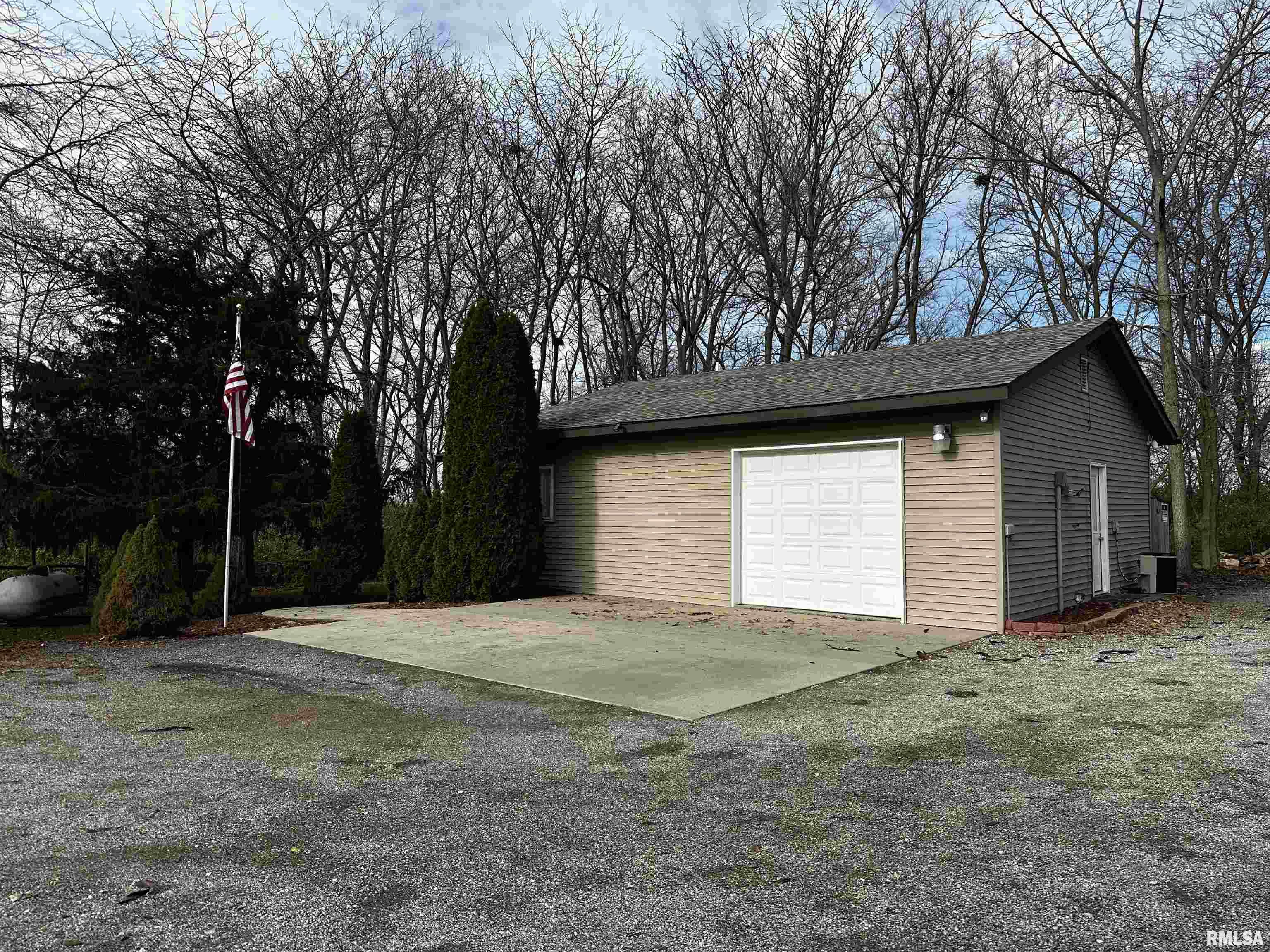 2068 New Lake Road Jacksonville, IL 62650 - Photo 43 of 60