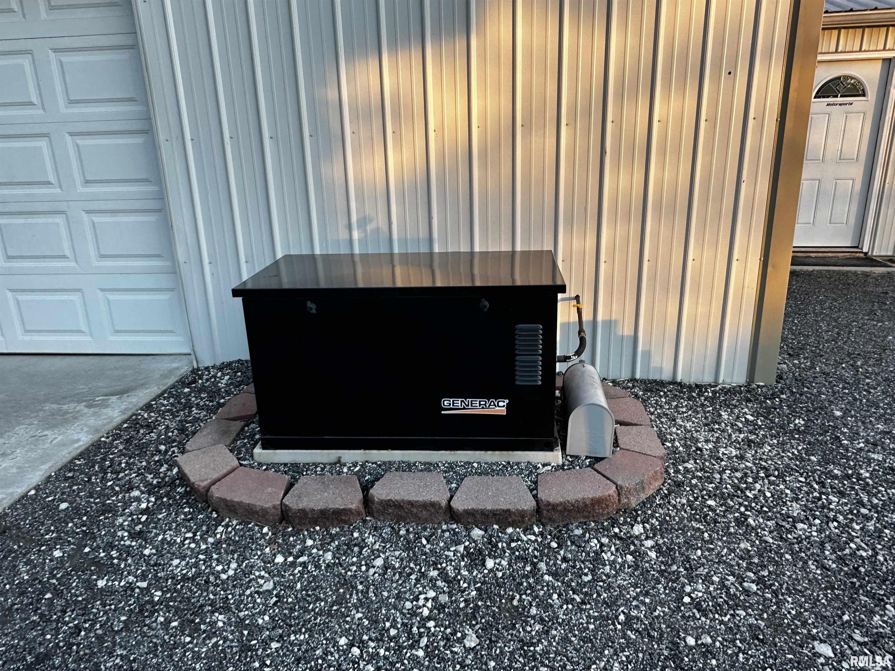 2068 New Lake Road Jacksonville, IL 62650 - Photo 8 of 60