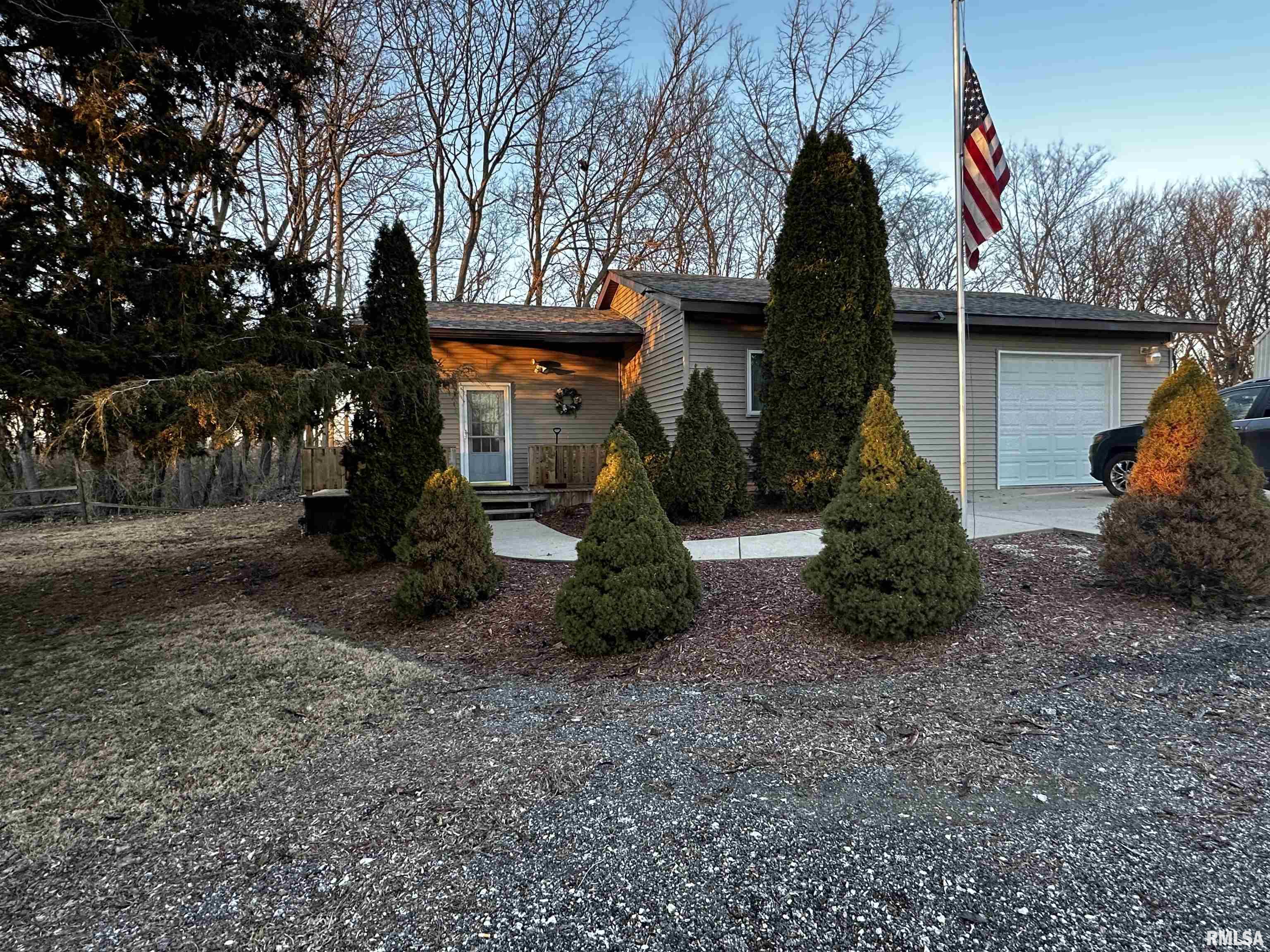 2068 New Lake Road Jacksonville, IL 62650 - Photo 10 of 60