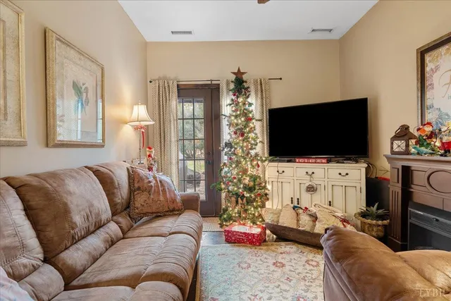 $1,100,000 | 1670-1694 Church Street, Appomattox, VA 24522