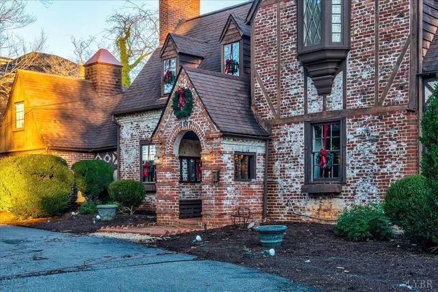 $1,100,000 | 1670-1694 Church Street, Appomattox, VA 24522