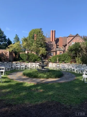 $1,100,000 | 1670-1694 Church Street, Appomattox, VA 24522