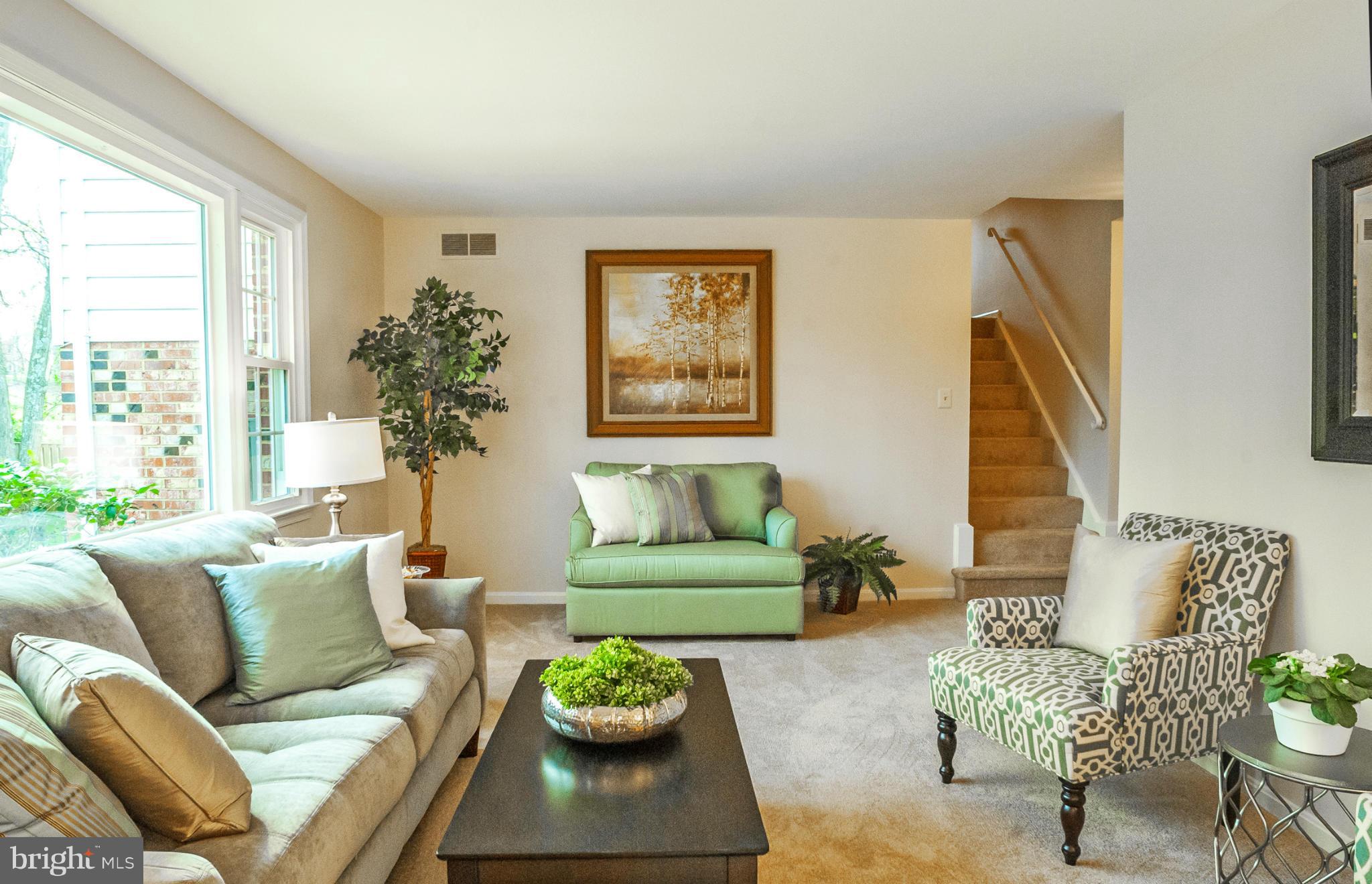 9415 Retriever Road Springfield, VA 22153 - Photo 5 of 29 Living Room