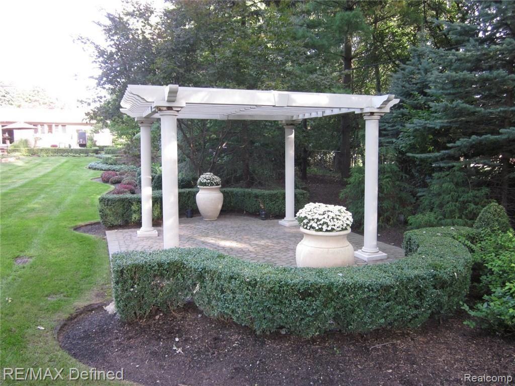 501 Allston Drive Rochester, MI 48309 - Photo 13 of 36 Pergola