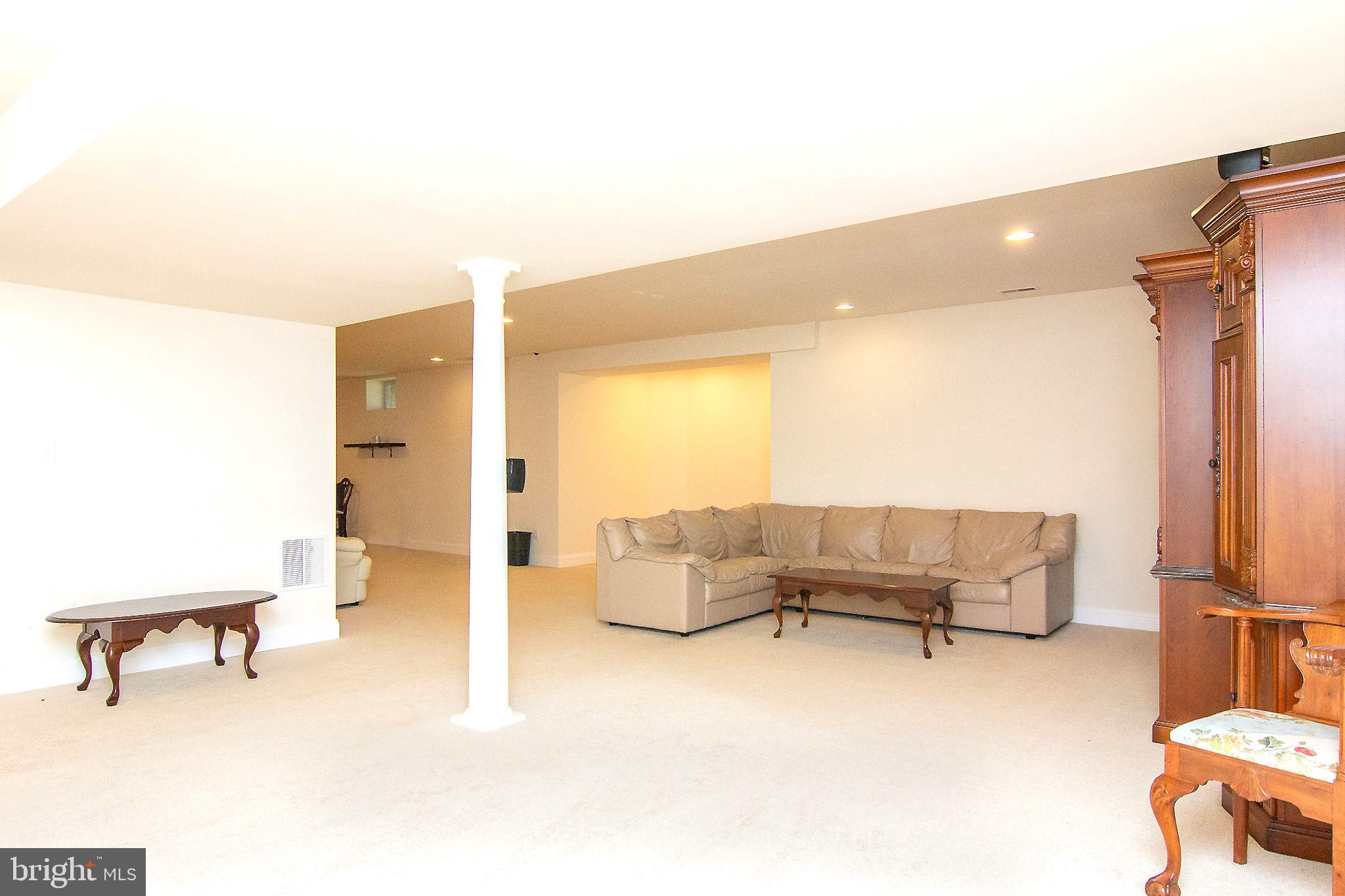 2089 Brown Road Finksburg, MD 21048 - Photo 28 of 31 a living room with furniture and a couch