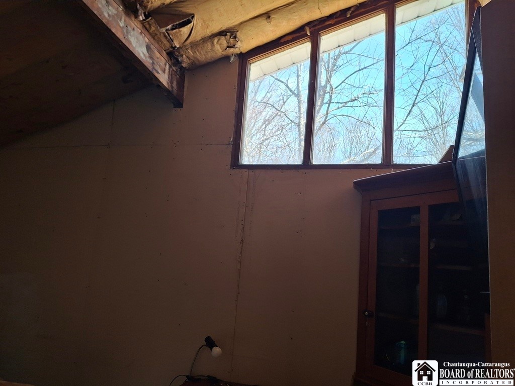 6098 Shady Lane Lyndon, NY 14737 - Photo 12 of 22 Side Sky lights Bed III
