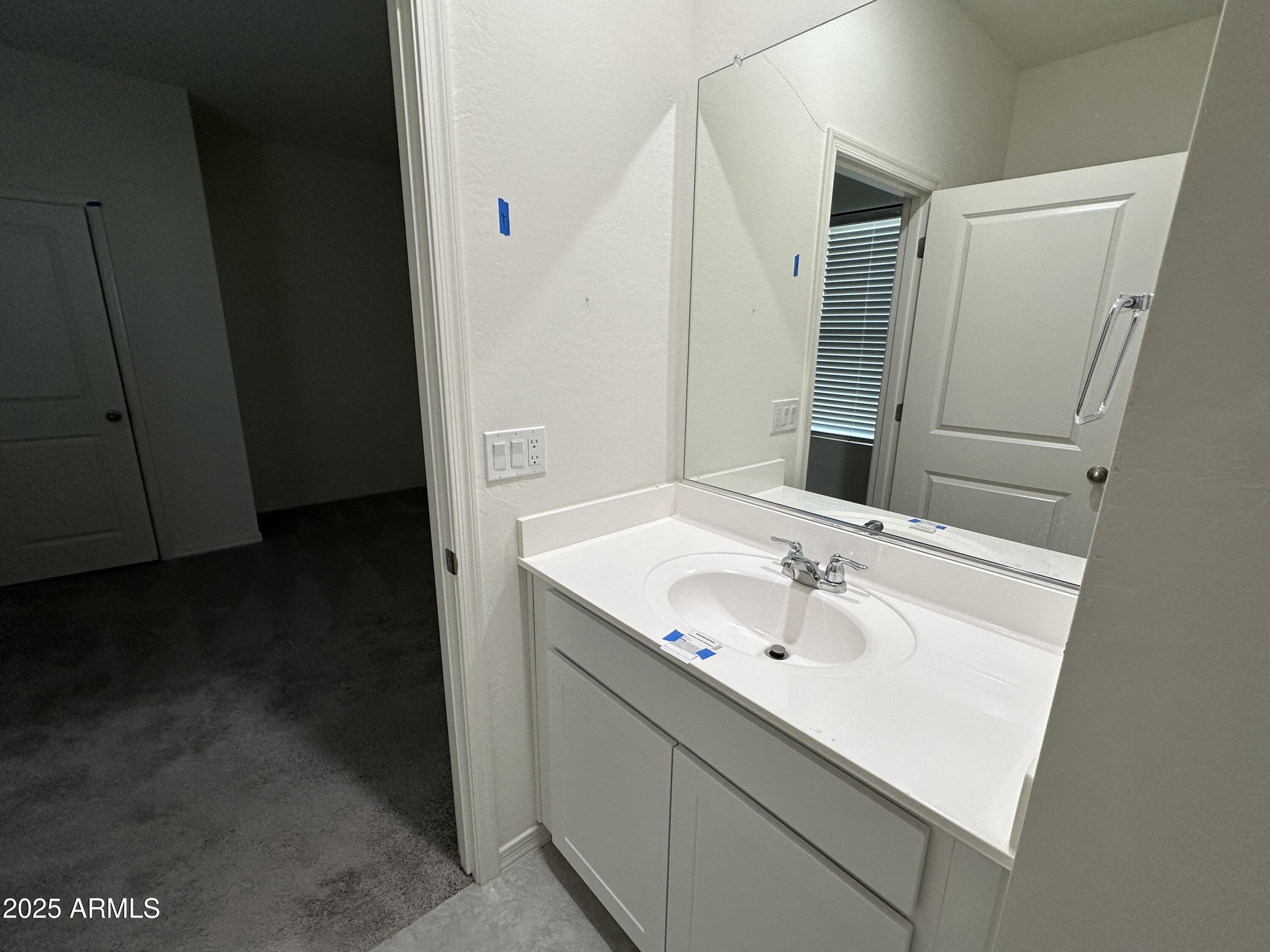 5512 East Moira Road Florence, AZ 85132 - Photo 5 of 18 Jack and Jill Bathroom