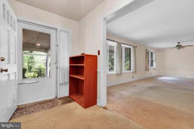 an empty room with windows and closet