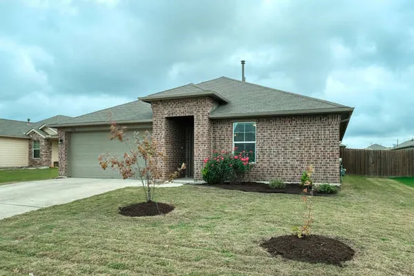$1,895 | 232 Voss, Kyle, TX 78640