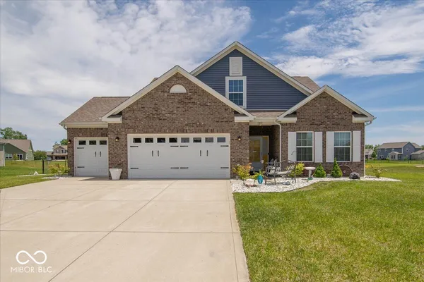 $425,000 | 129 Larimar Way, Whiteland, IN 46184