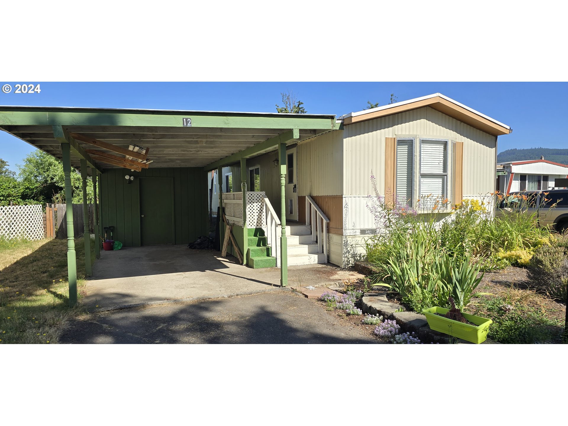 a view of entrance front of the house