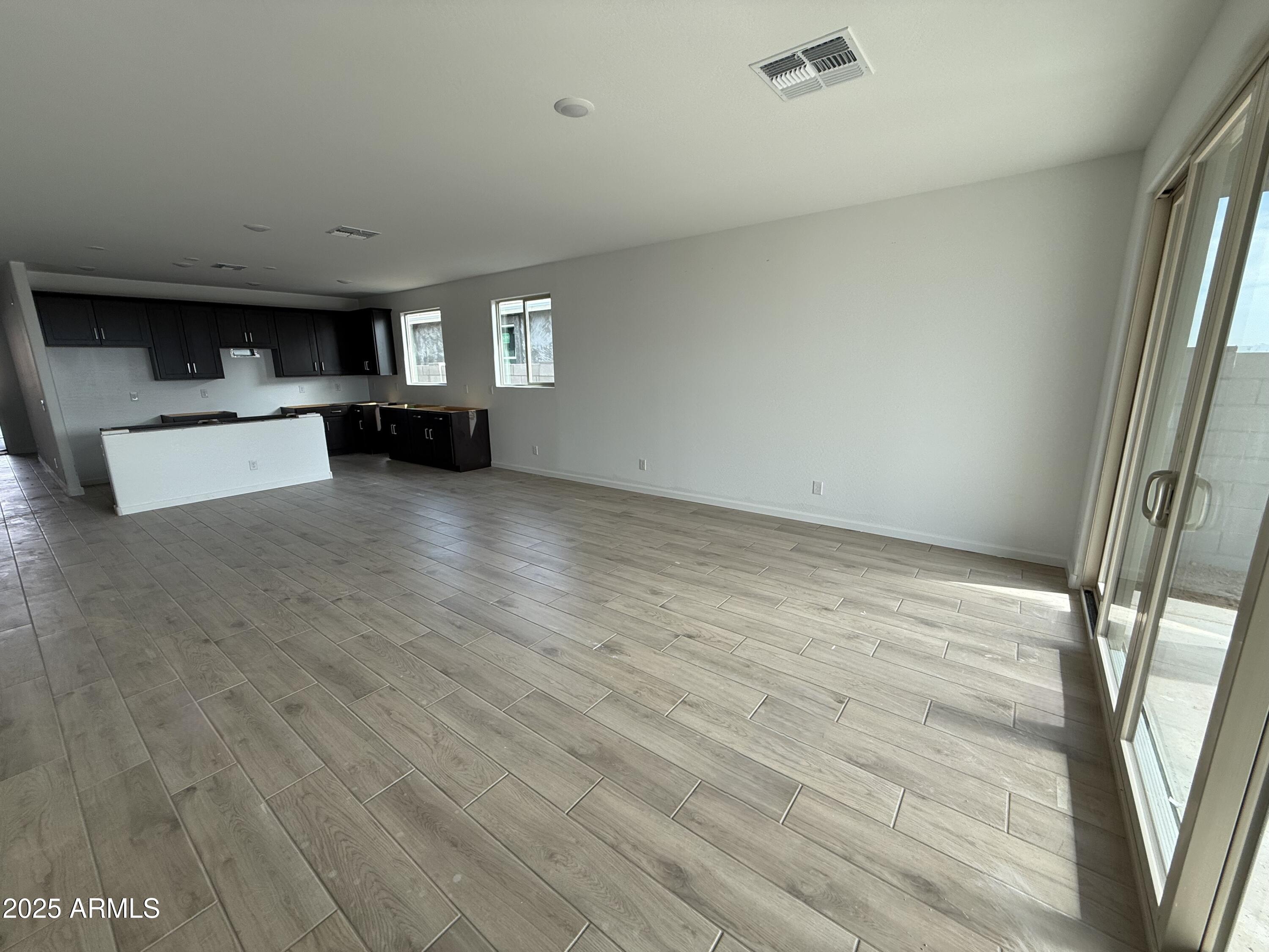 9615 West Tamarisk Avenue Tolleson, AZ 85353 - Photo 16 of 27 015_Great Room