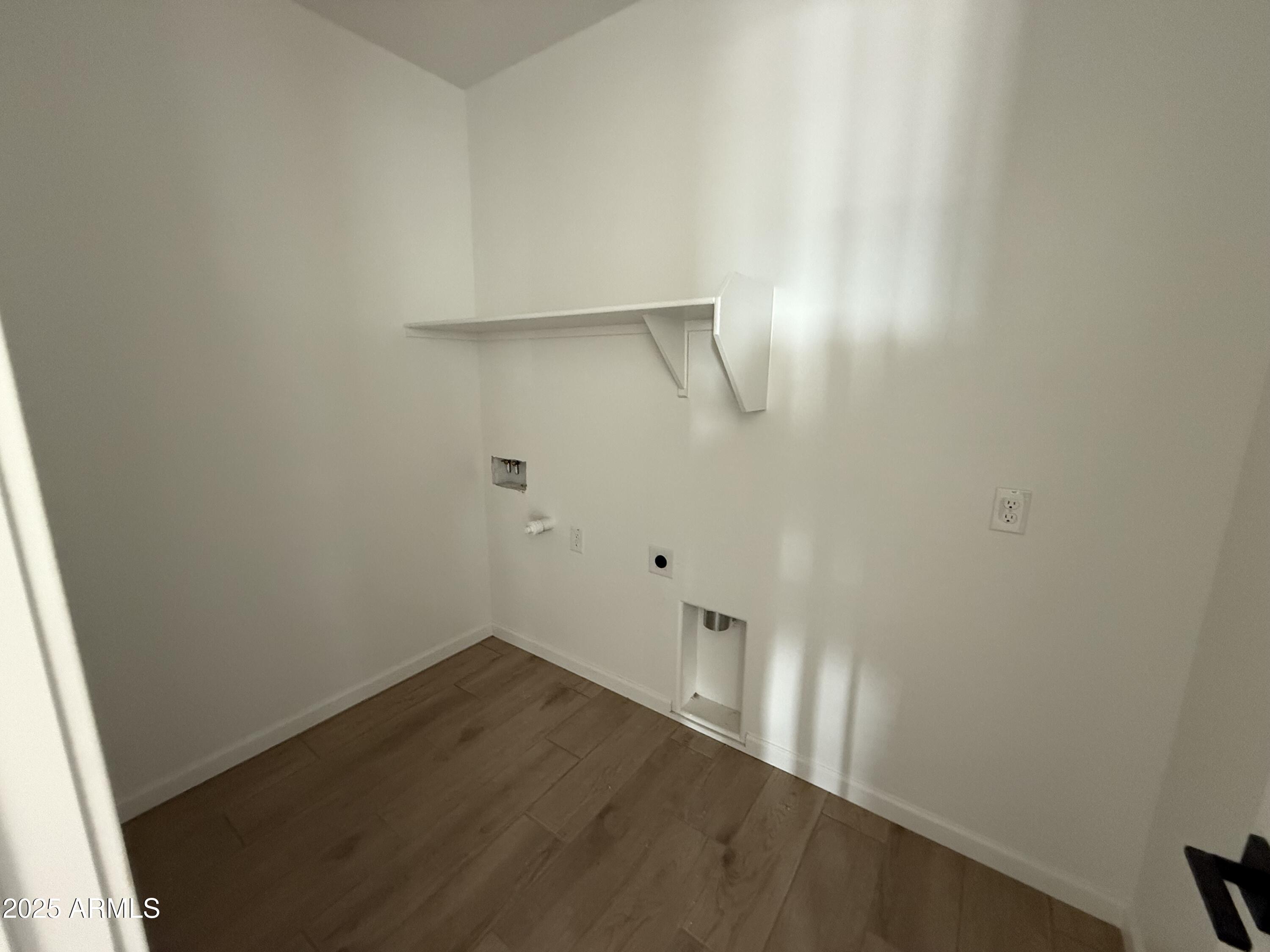 9615 West Tamarisk Avenue Tolleson, AZ 85353 - Photo 9 of 27 008_Laundry