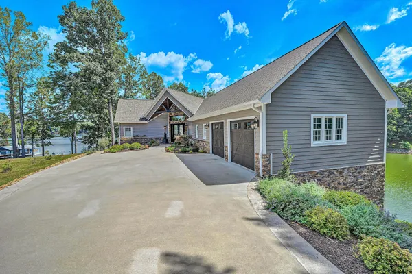 $2,495,000 | 152 Windward Pointe Drive, Moneta, VA 24121
