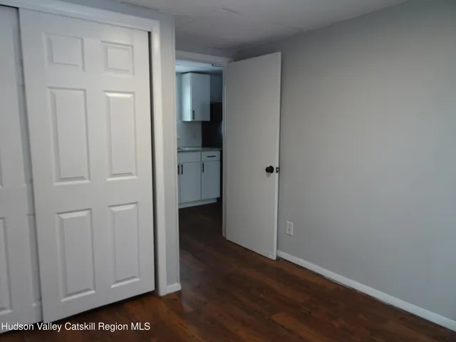 $1,325 | 921-923 Columbia Street, Unit D, Hudson, NY 12534